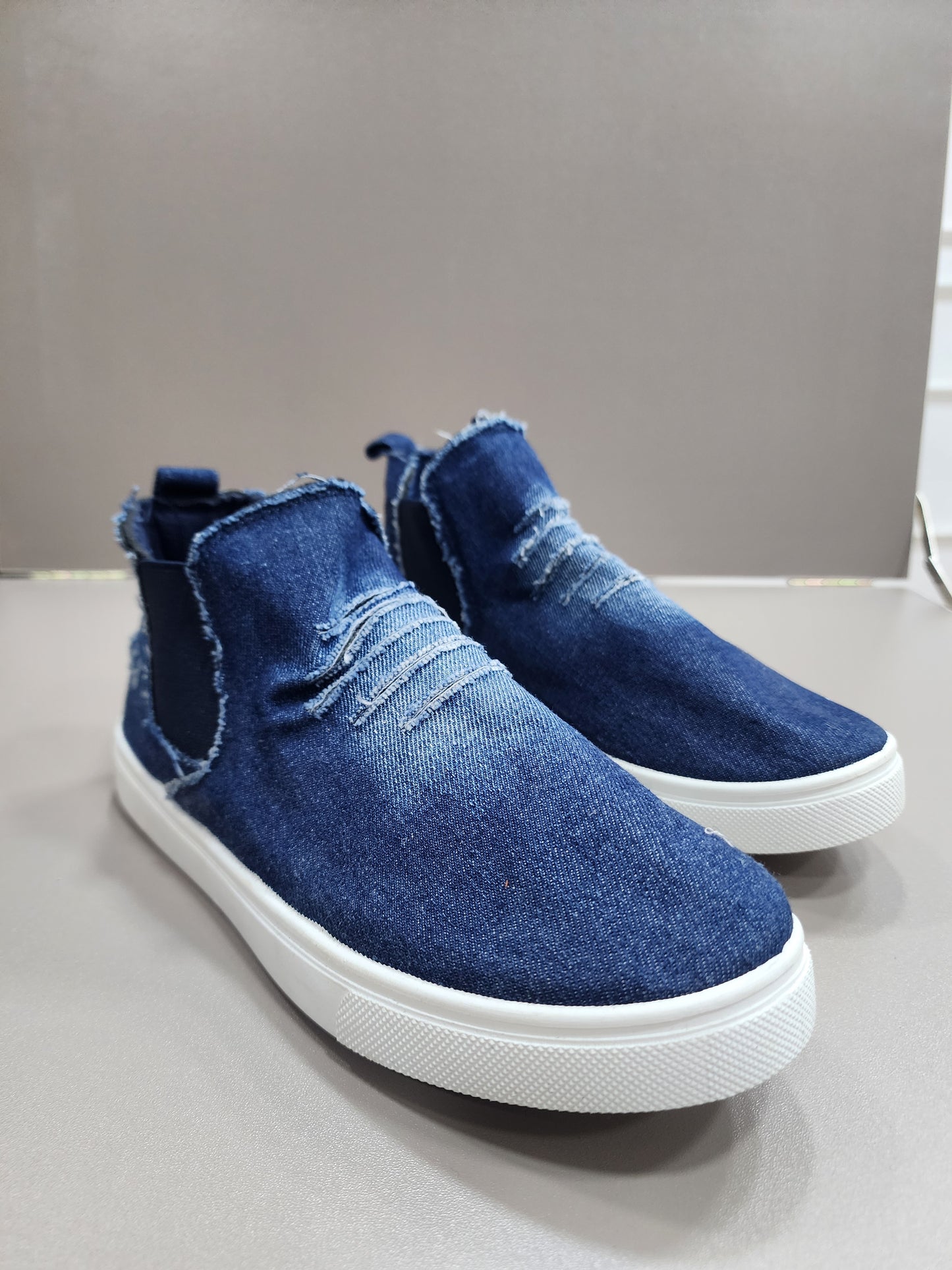 Stock Jean sneakers