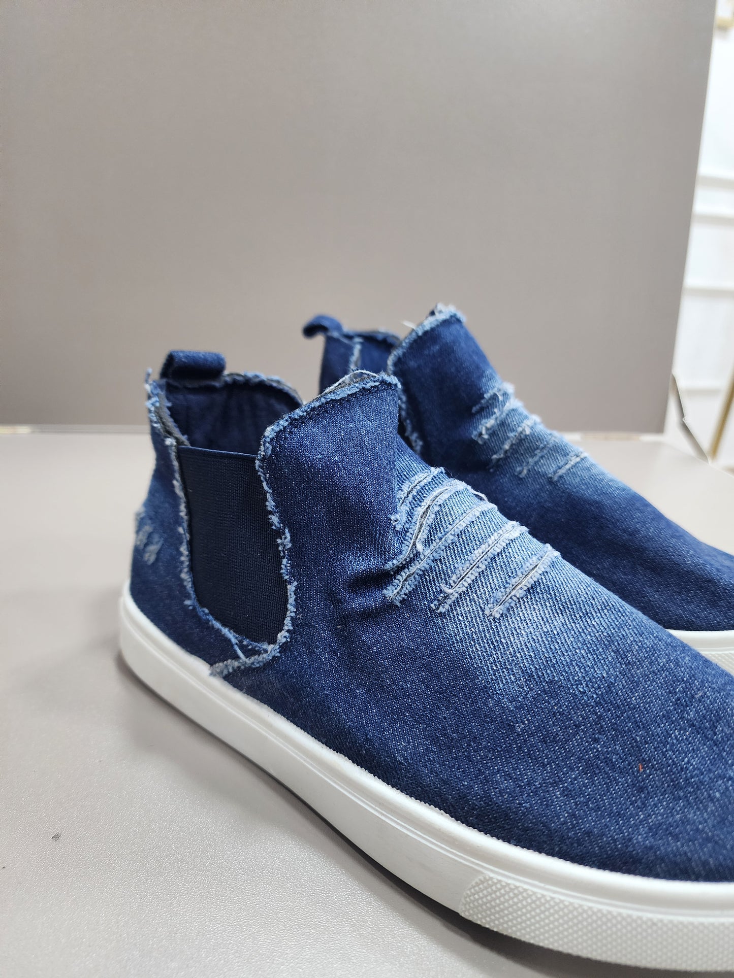 Stock Jean sneakers