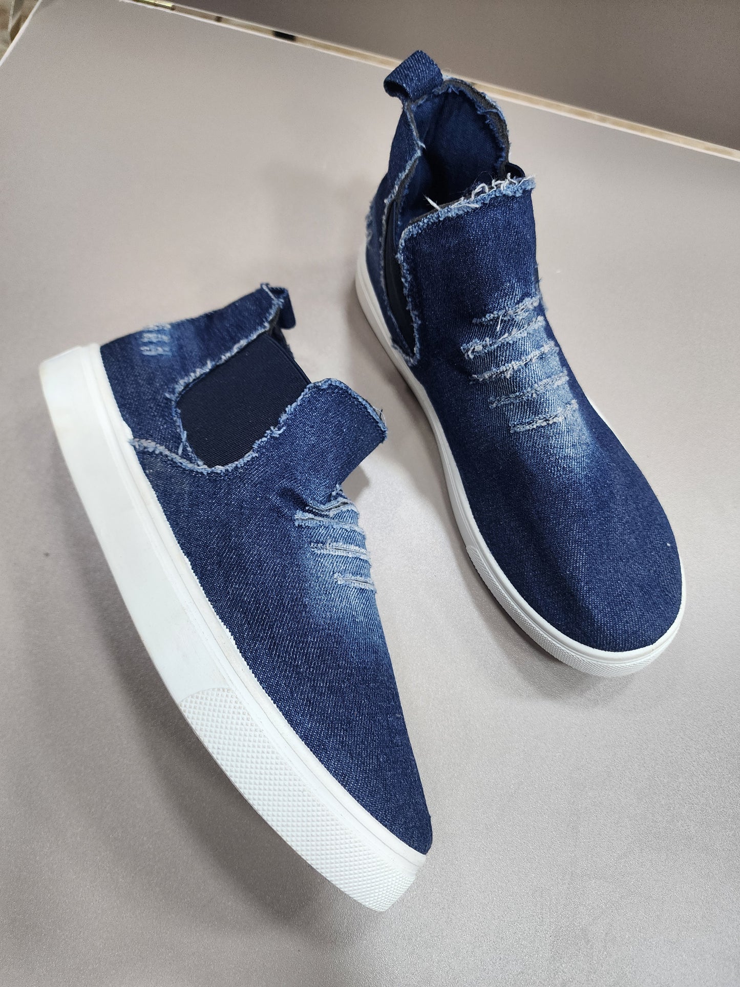 Stock Jean sneakers