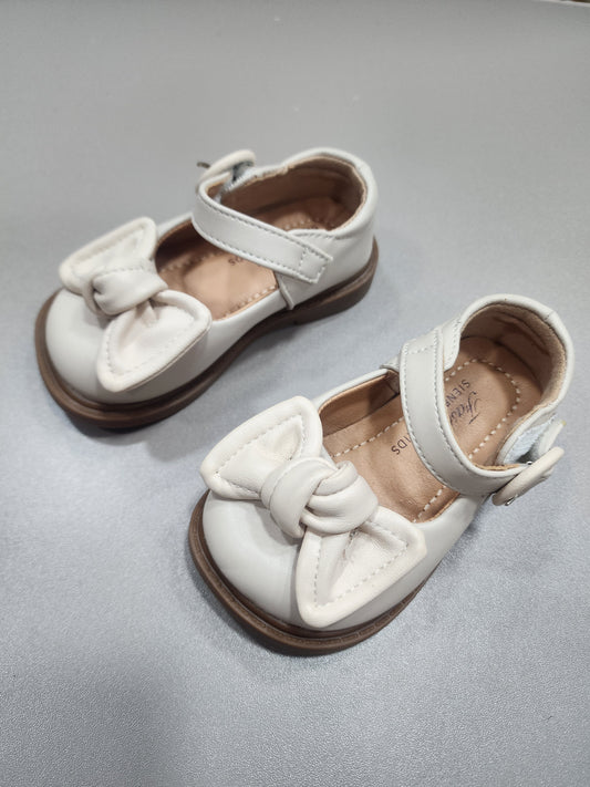 Toddler shoes(Runs small