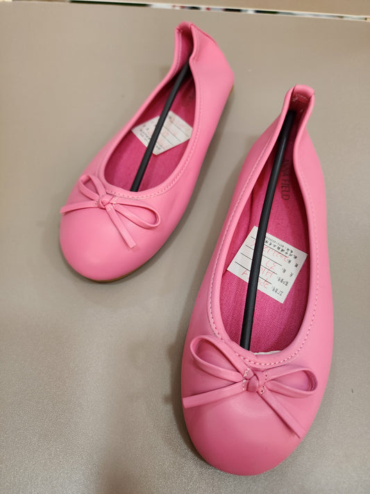 Stock flat shoes