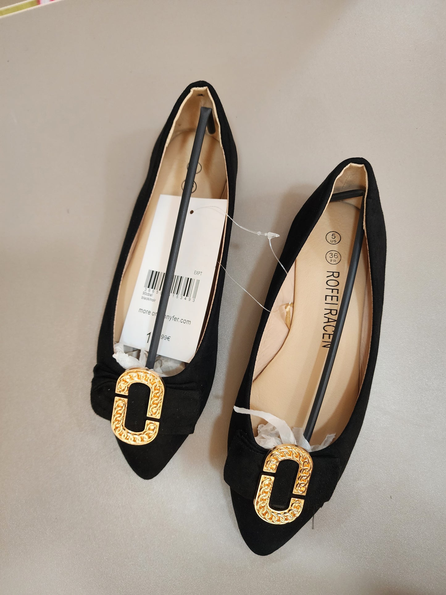 Stock flat shoes