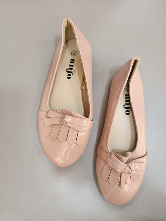 Stock flat shoes