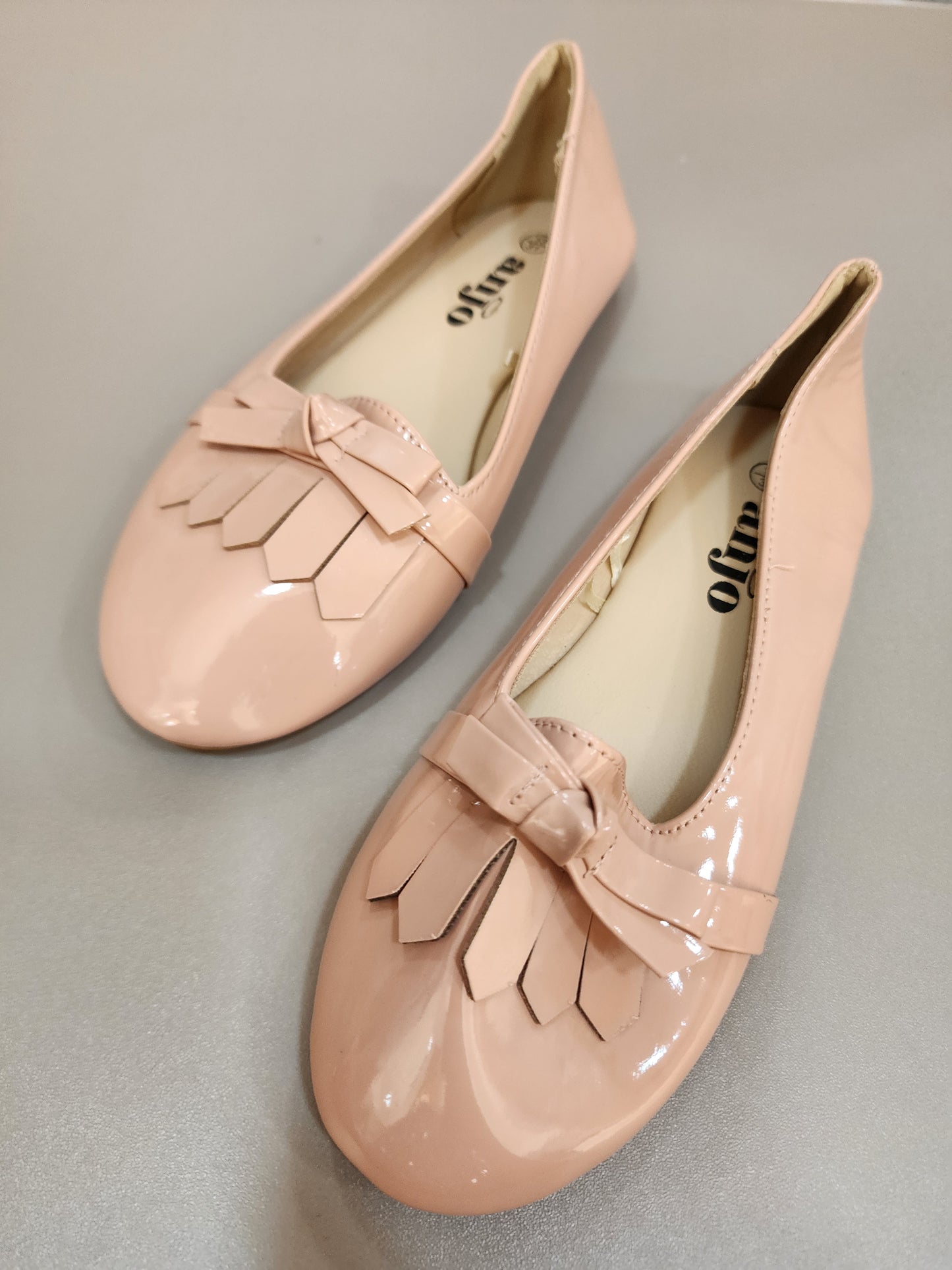 Stock flat shoes