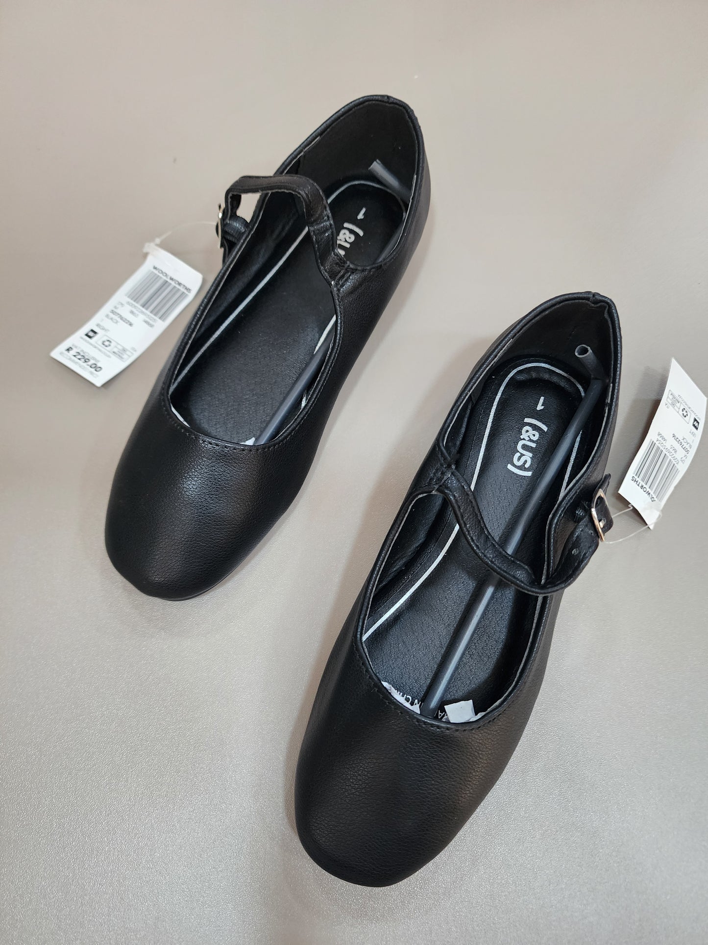 Stock flat shoes