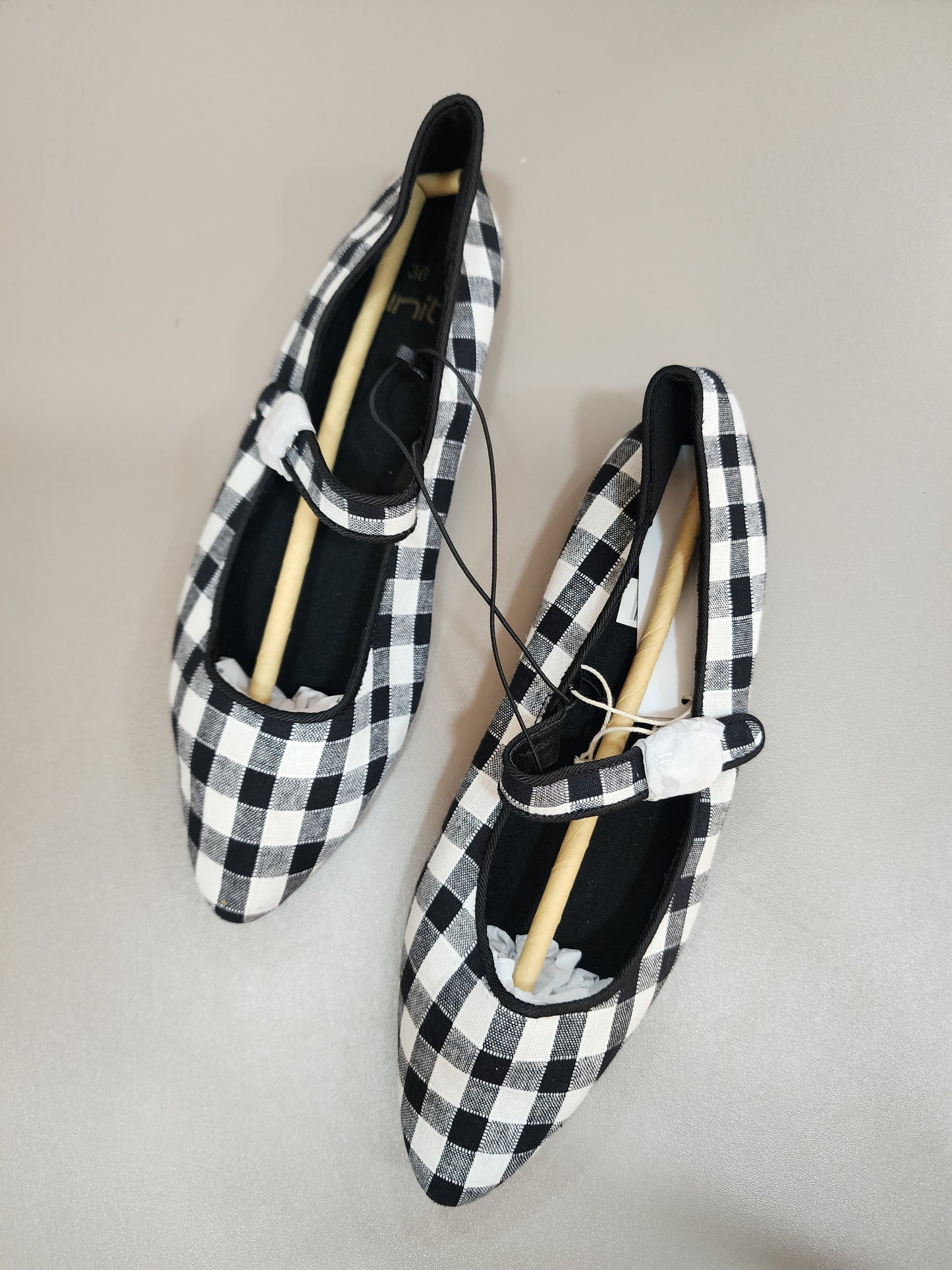 Stock flat shoes