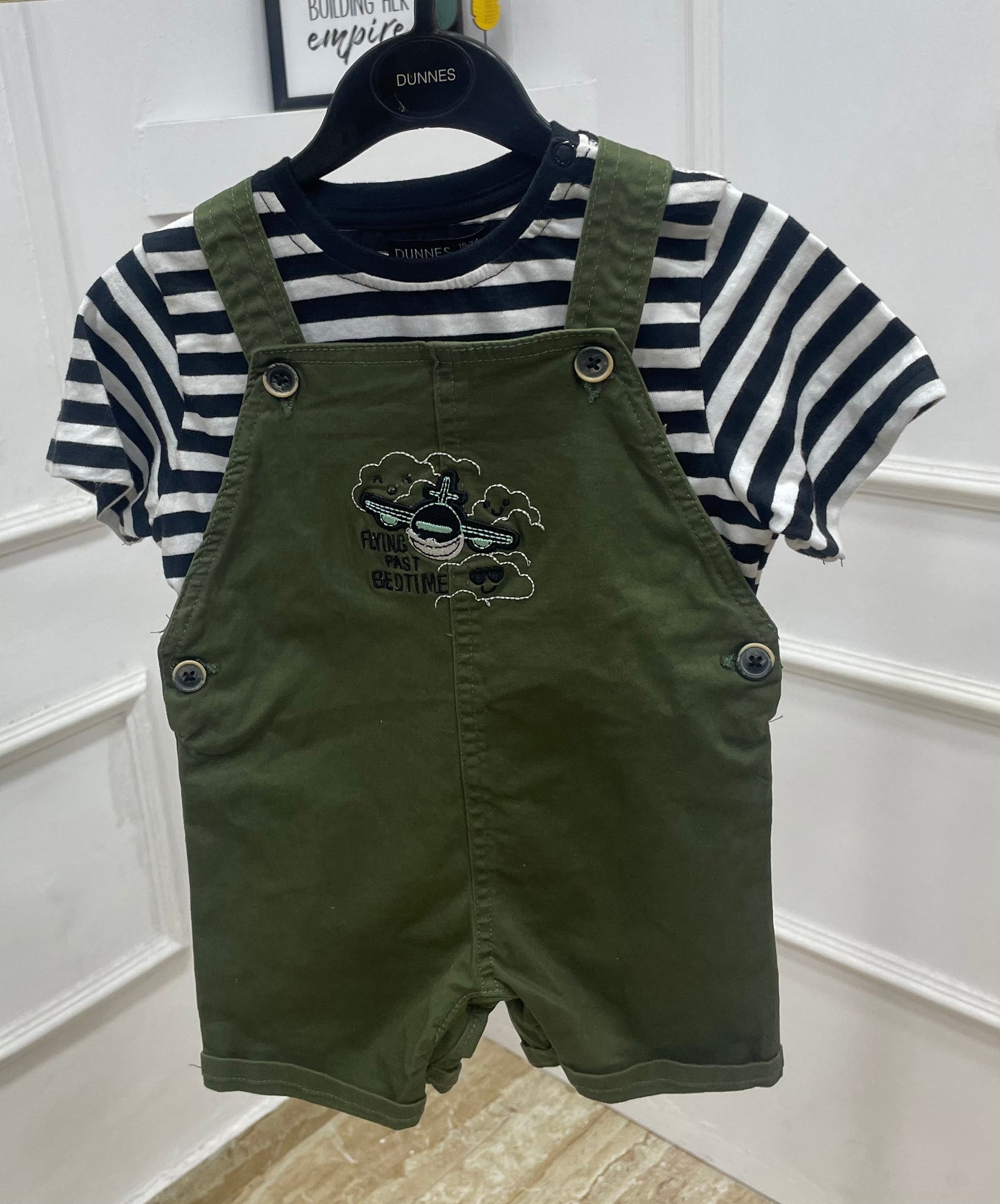 Boys Dungaree set for baby boy ❤️❤️
Pick next size for a better fit