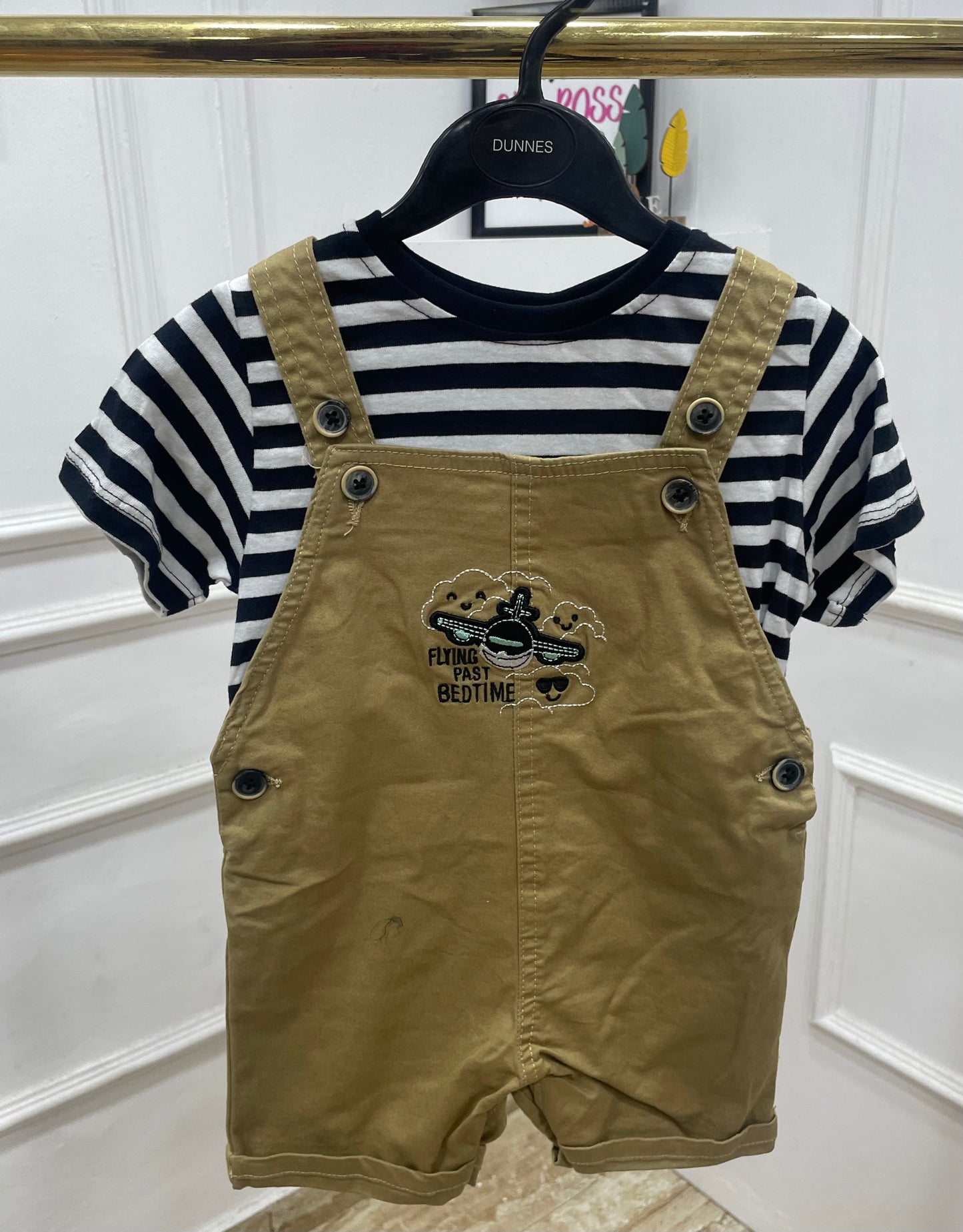 Boys Dungaree set for baby boy ❤️❤️

Pick next size for a better fit