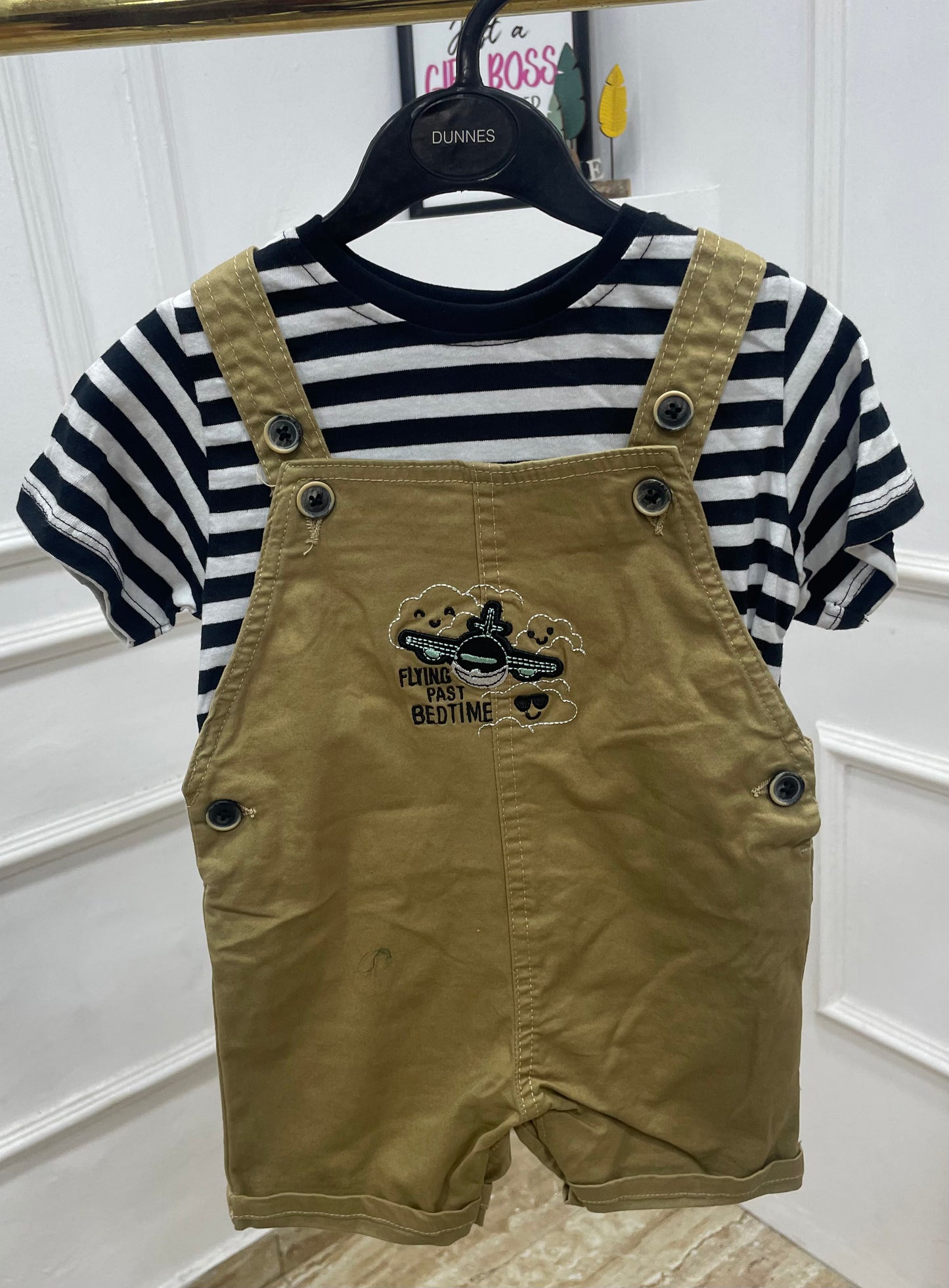 Boys Dungaree set for baby boy ❤️❤️

Pick next size for a better fit