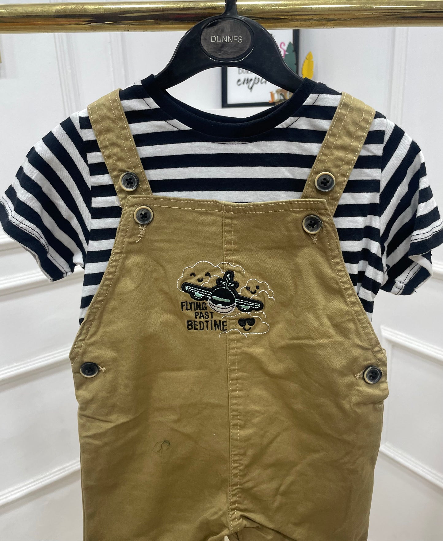 Boys Dungaree set for baby boy ❤️❤️

Pick next size for a better fit