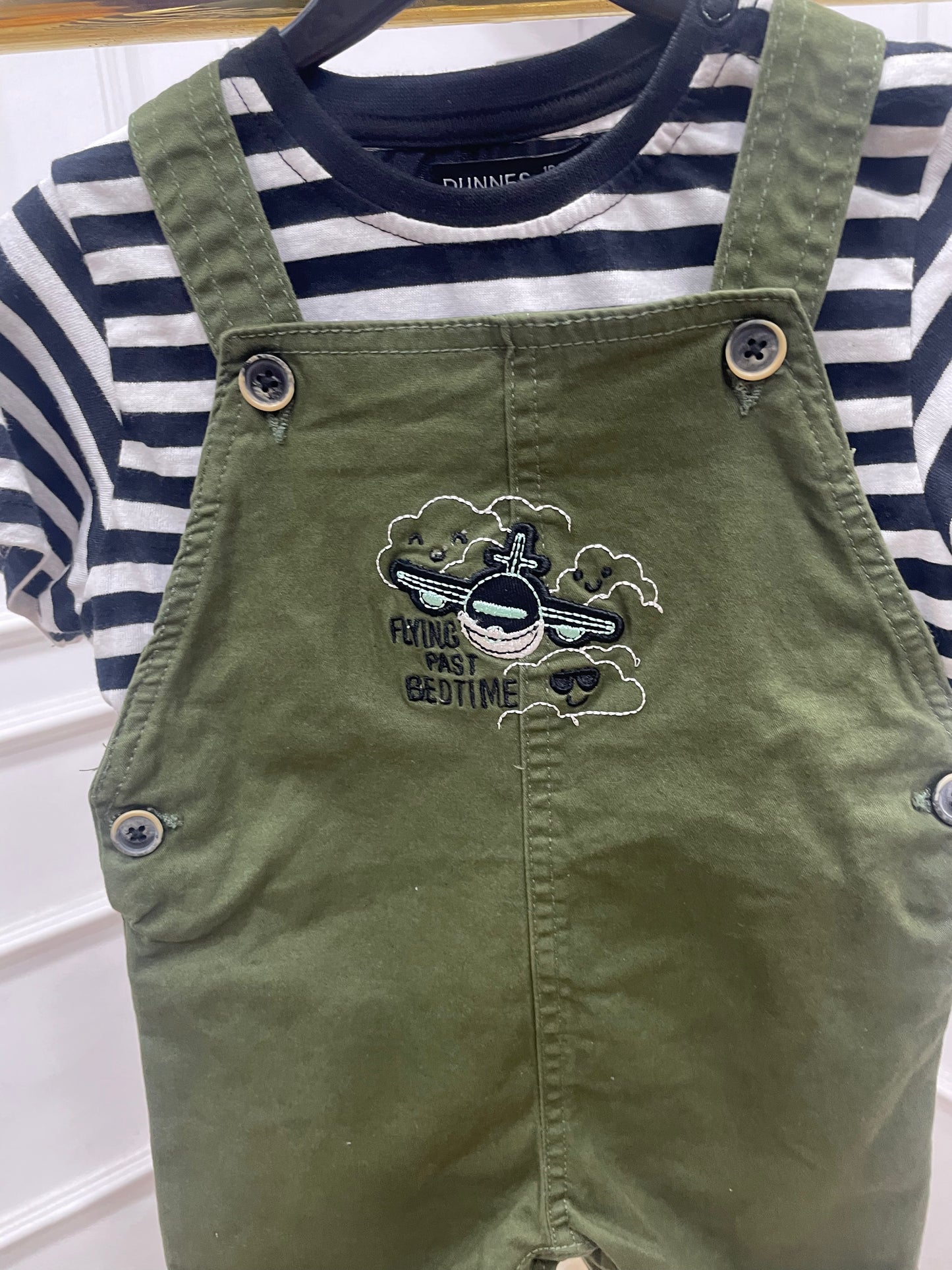 Boys Dungaree set for baby boy ❤️❤️
Pick next size for a better fit