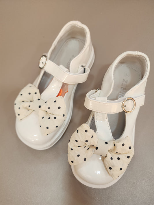 Stock flat shoes