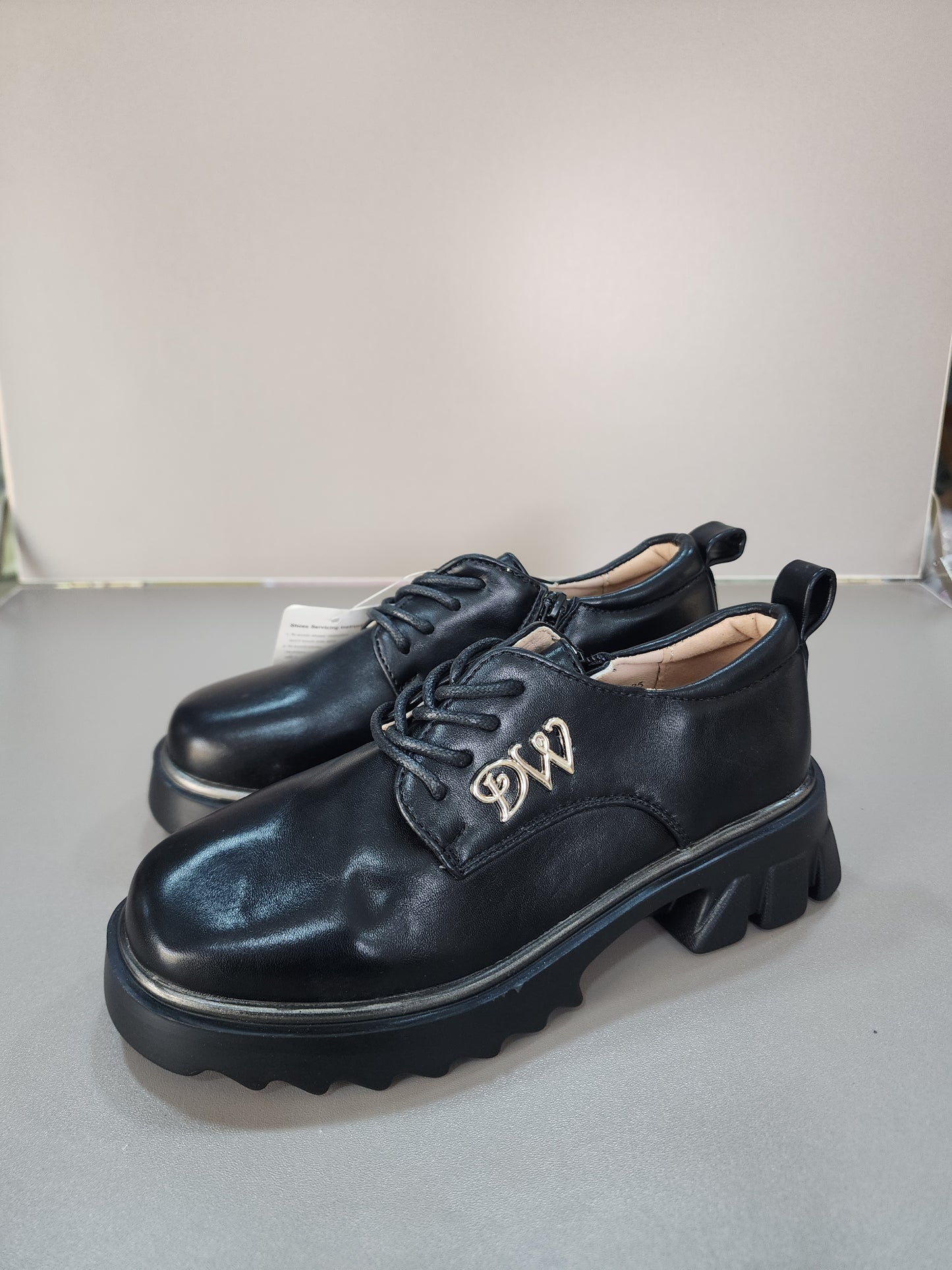 Unisex shoes( Runs small)