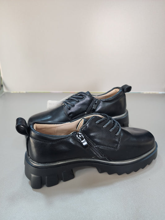 Unisex shoes( Runs small)